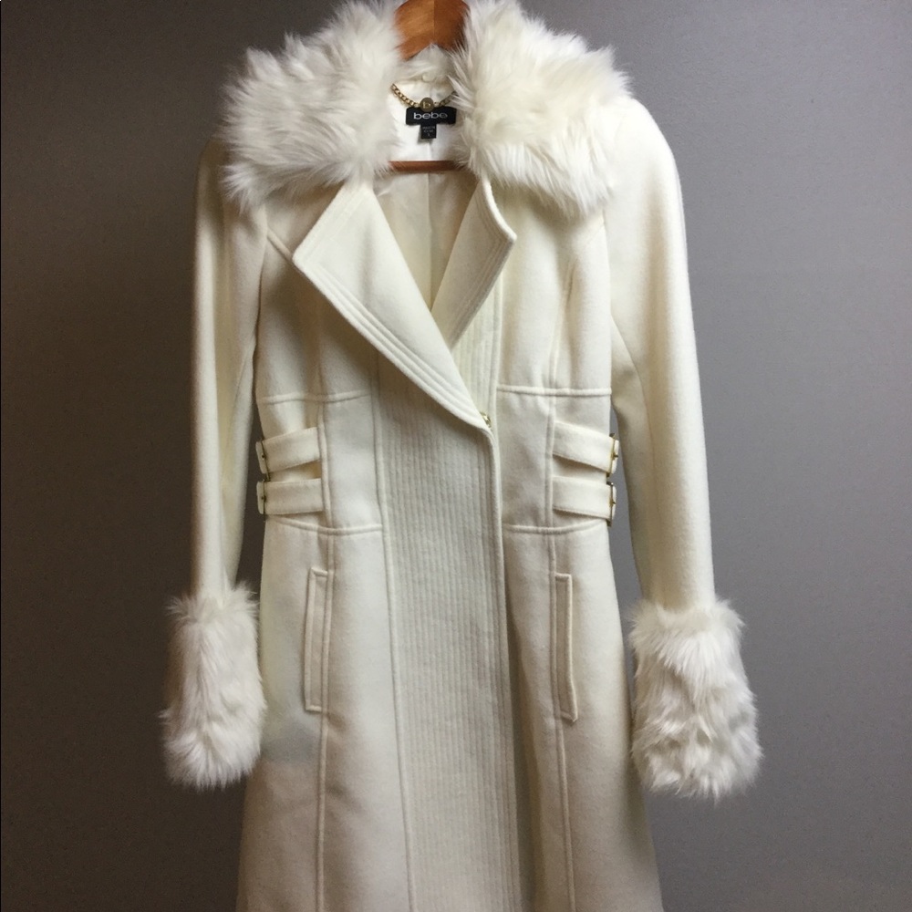 BEBE NWOT white coat with faux fur size S